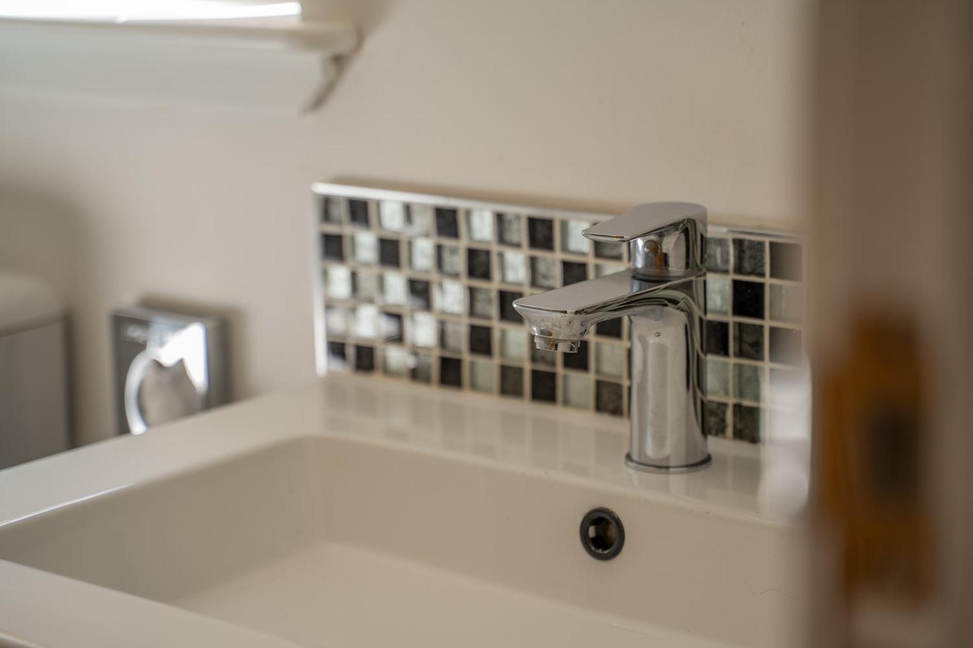 Self Cateringone Bedroom Apartment Форт Уилям Екстериор снимка